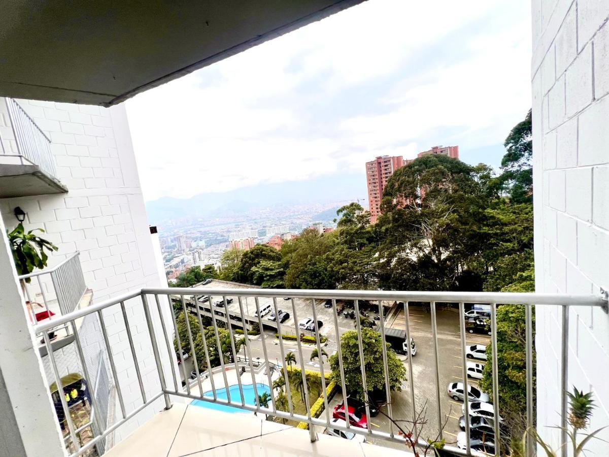 Parque Lleras Poblado Palmas Apartment