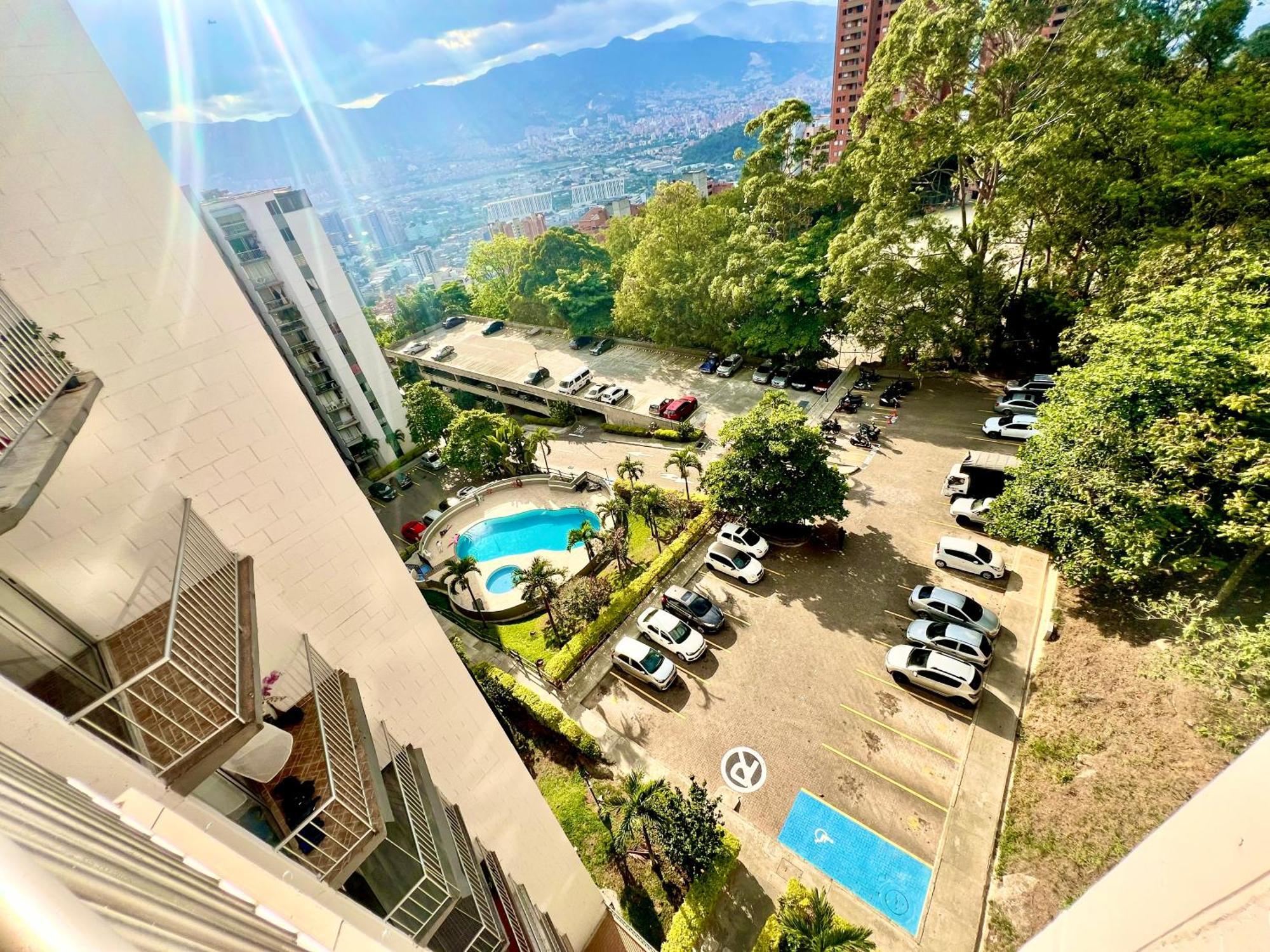 Parque Lleras Poblado Palmas Medellin