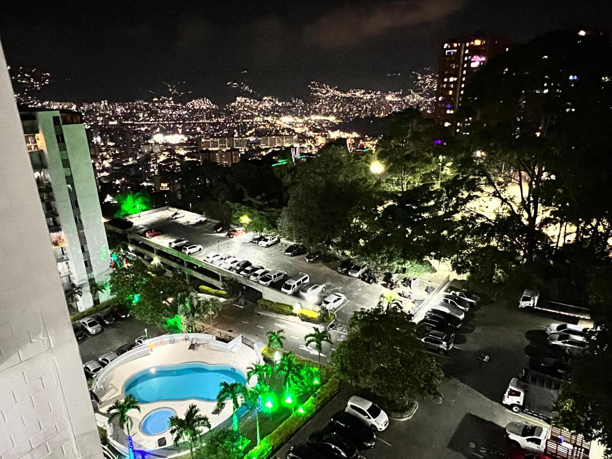 Parque Lleras Poblado Palmas Apartment Medellin